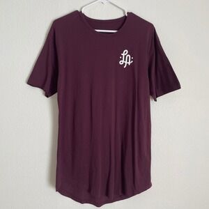 Mens Burgundy LA Script Logo Curved Hem S/S Streetwear Urban Crew Neck T-Shirt L